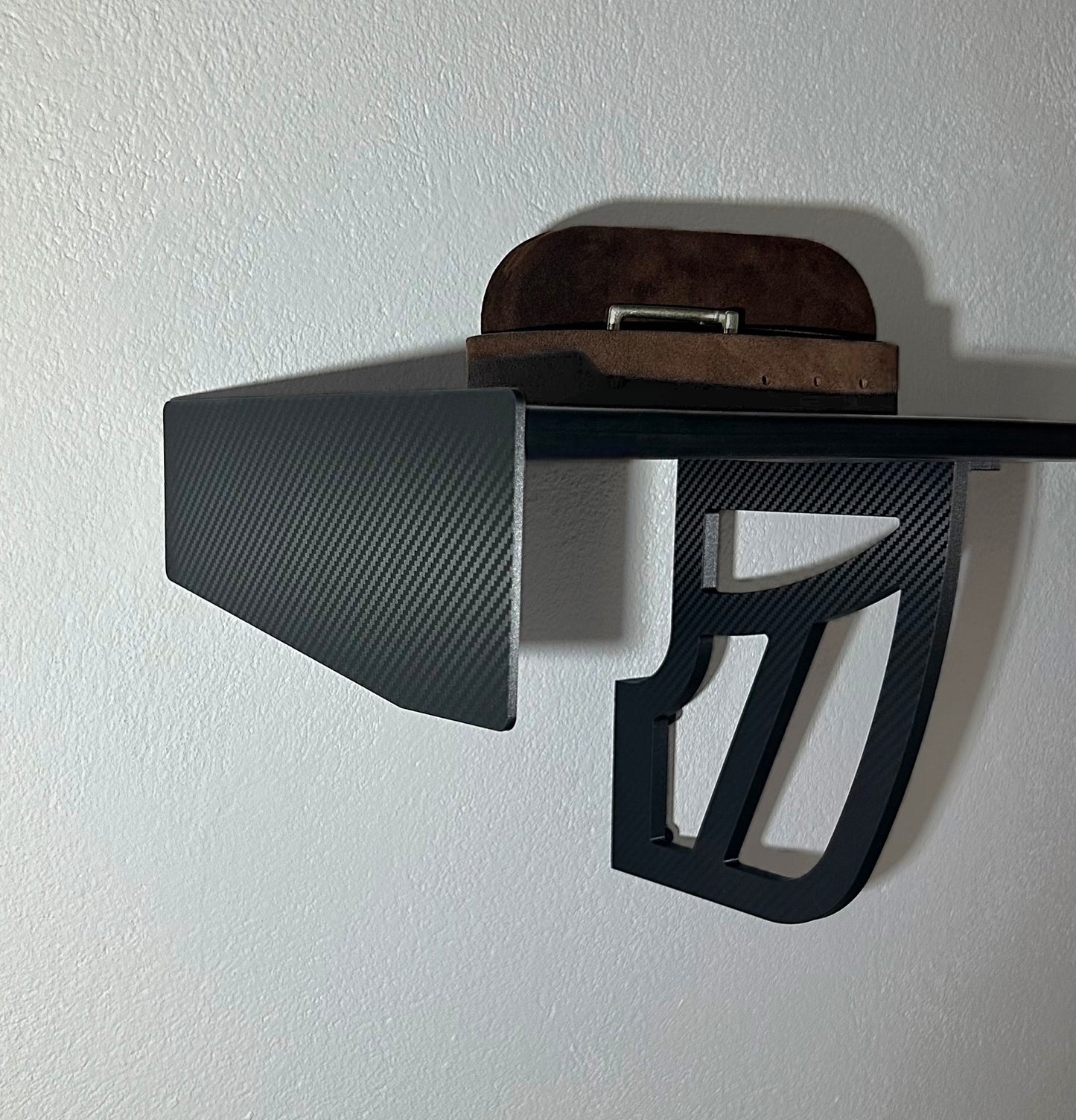 Spoiler-Regal aus Polymer-Carbon-Verbund