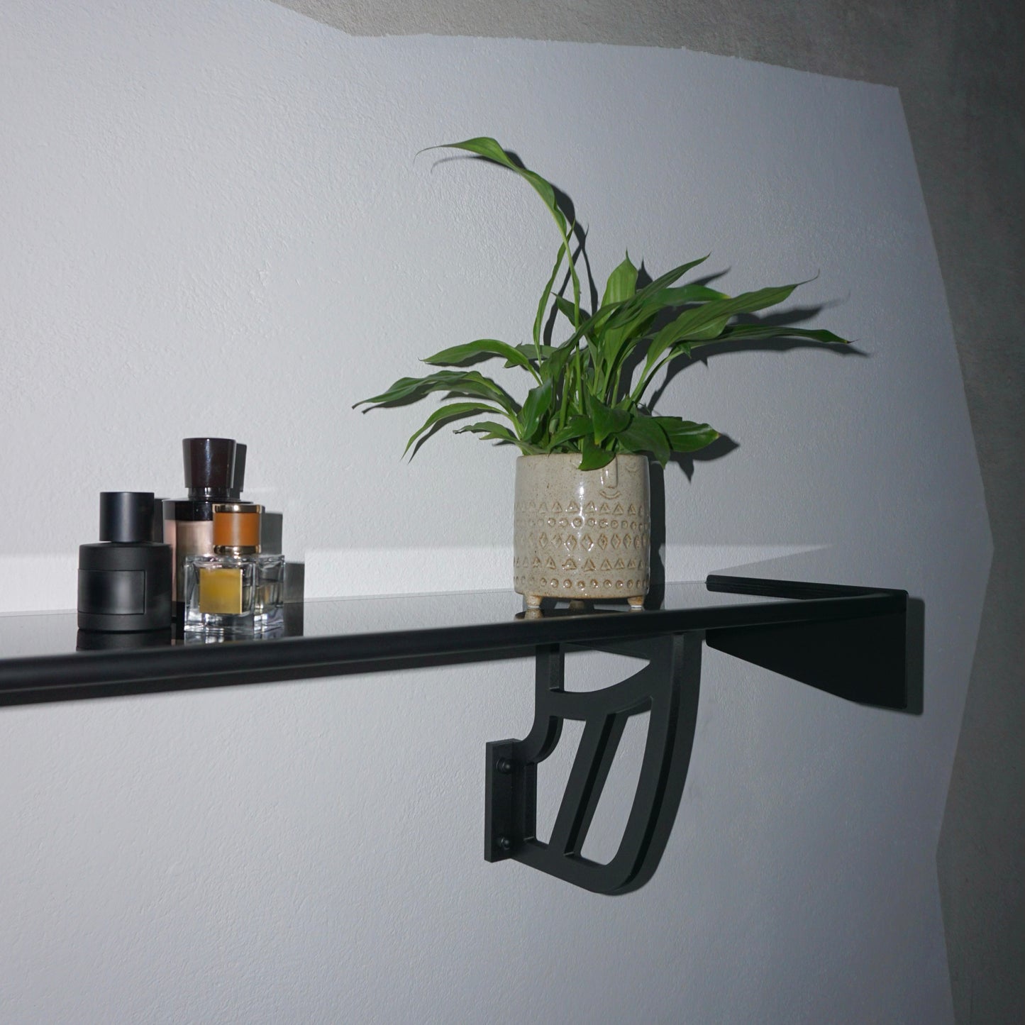 Spoiler-Regal aus Polymer-Carbon-Verbund
