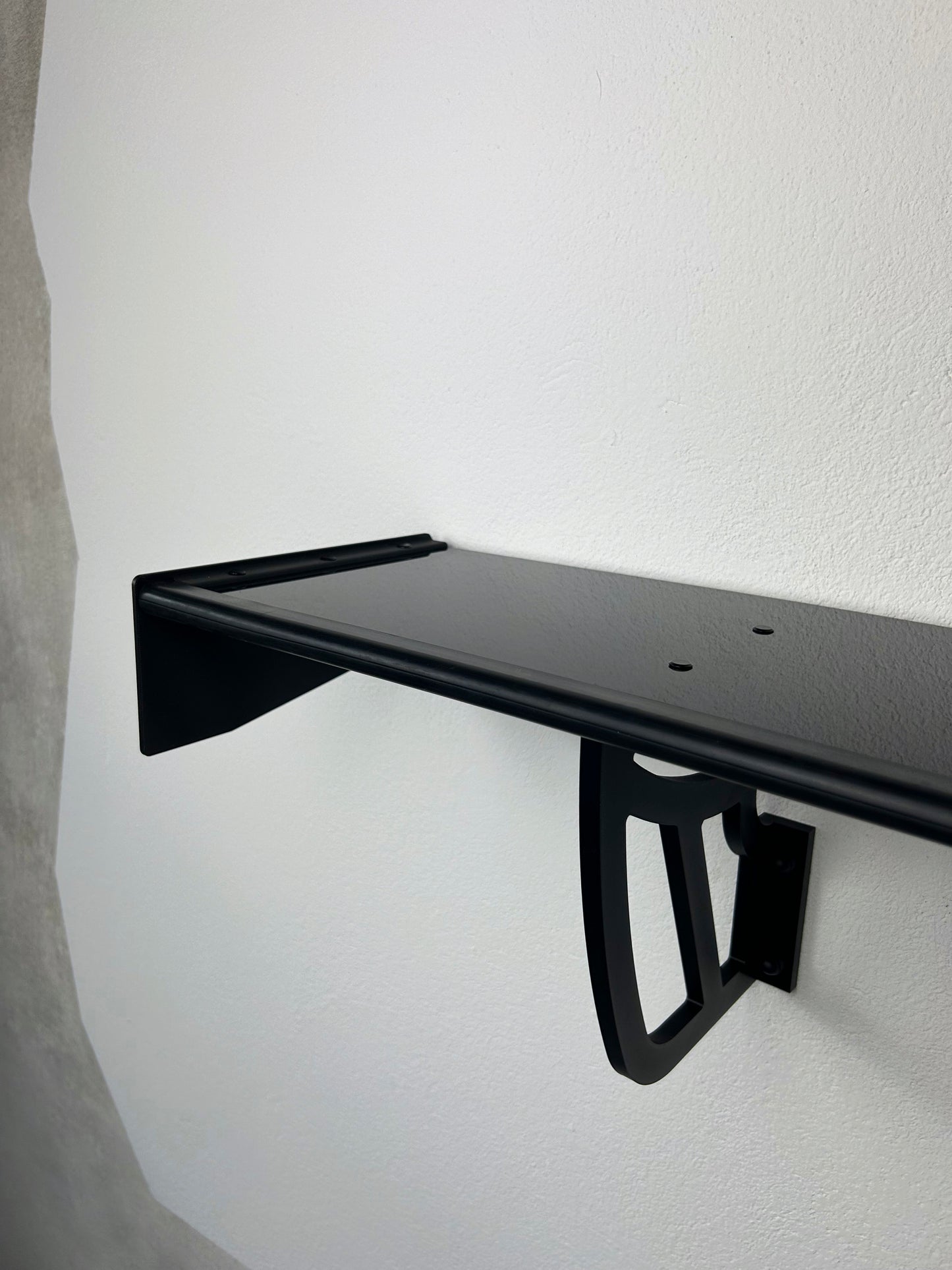 Spoiler-Regal aus Polymer-Carbon-Verbund
