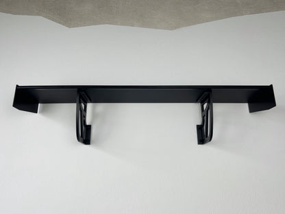 Spoiler-Regal aus Polymer-Carbon-Verbund