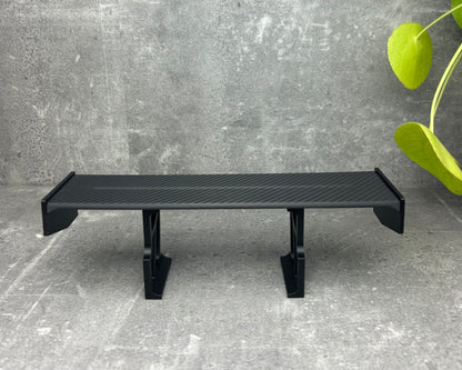 Spoiler-Bildhalter aus Polymer-Carbon-Verbund